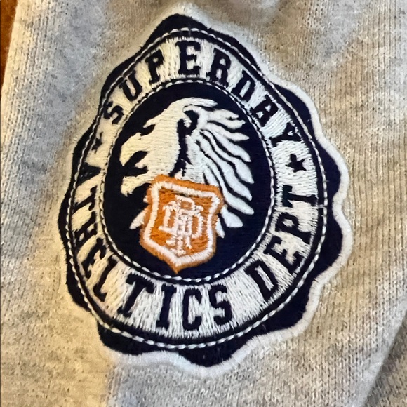 Super dry Gray Cropped Sweatshirt with Orange Patch. Brand new. No tag - Picture 3 of 4